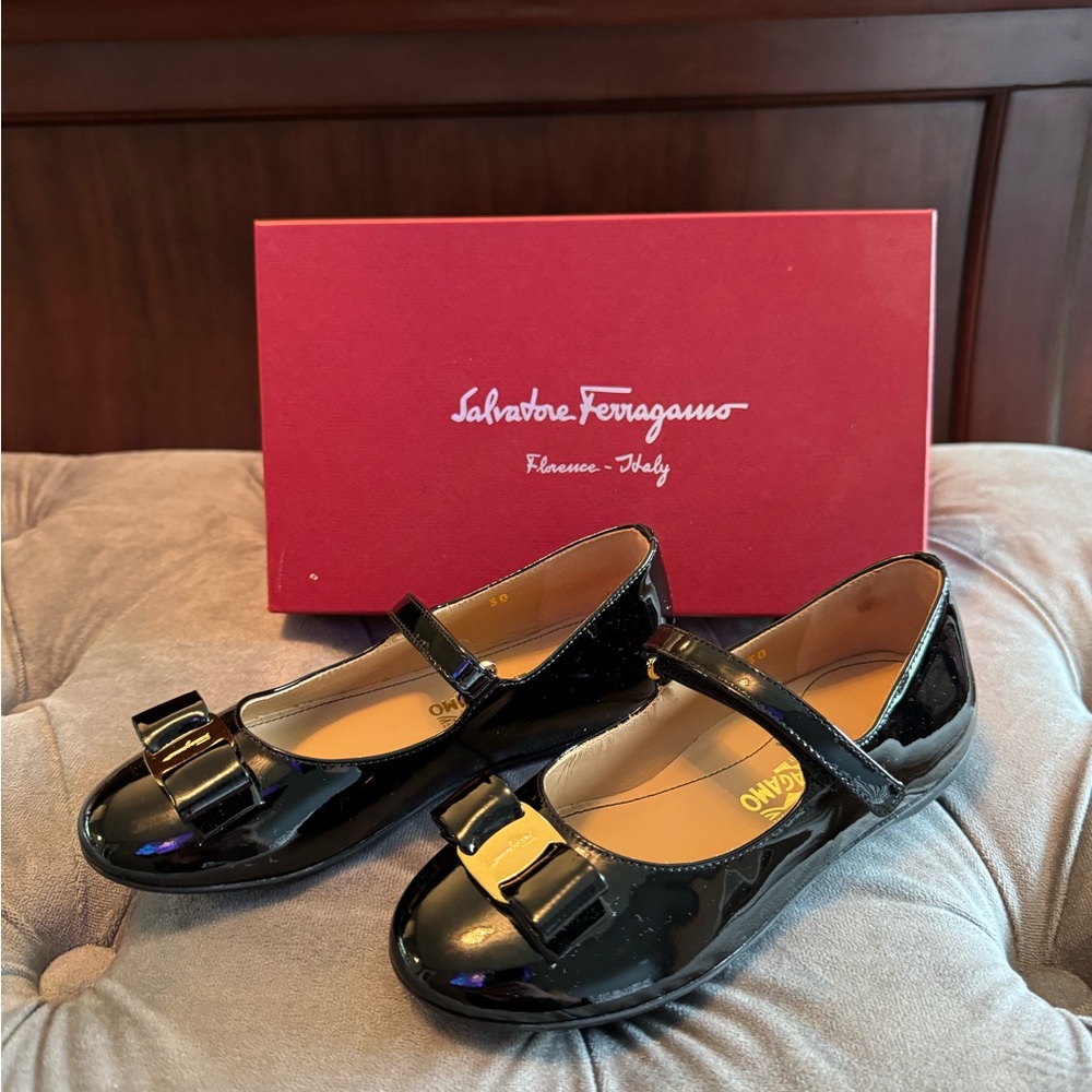 Salvatore Ferragamo Kids/Girls Black Patent  Dress Shoes with Bow